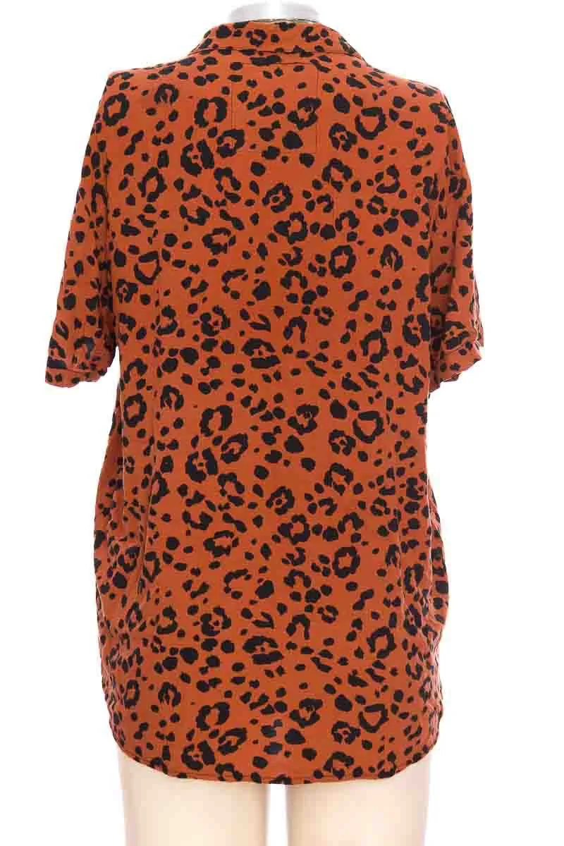 BLUSA COLOR NARANJA  COLOR BLUE