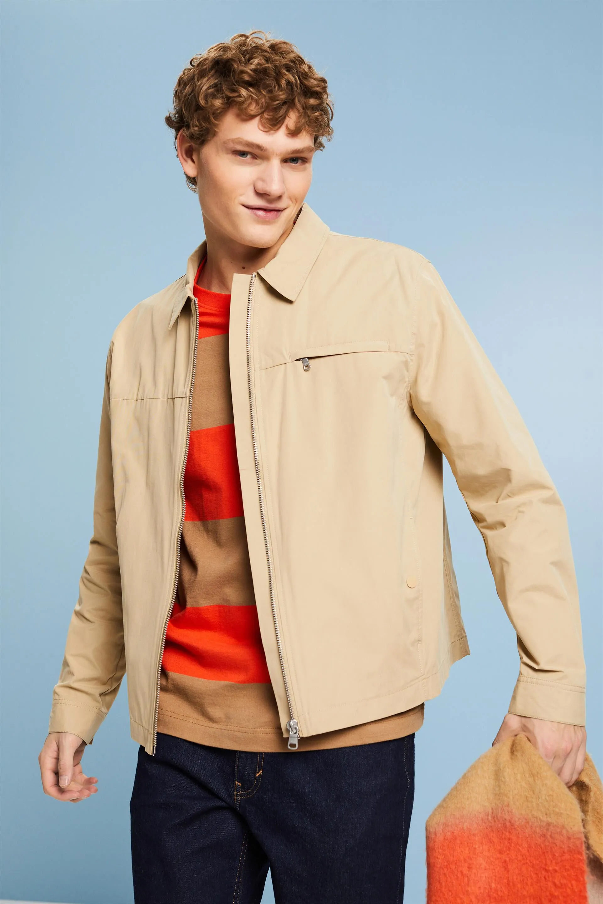 Chaqueta con cremallera