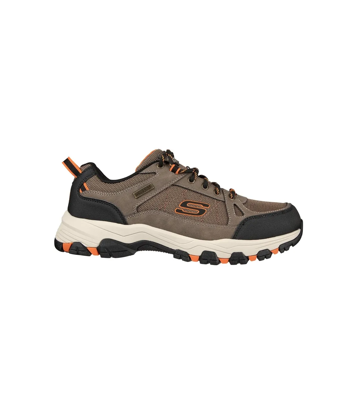 Deportivo con piso track en color taupe