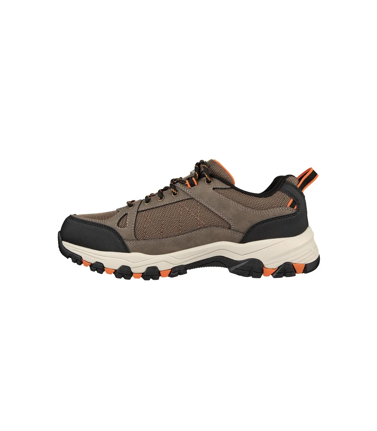 Deportivo con piso track en color taupe