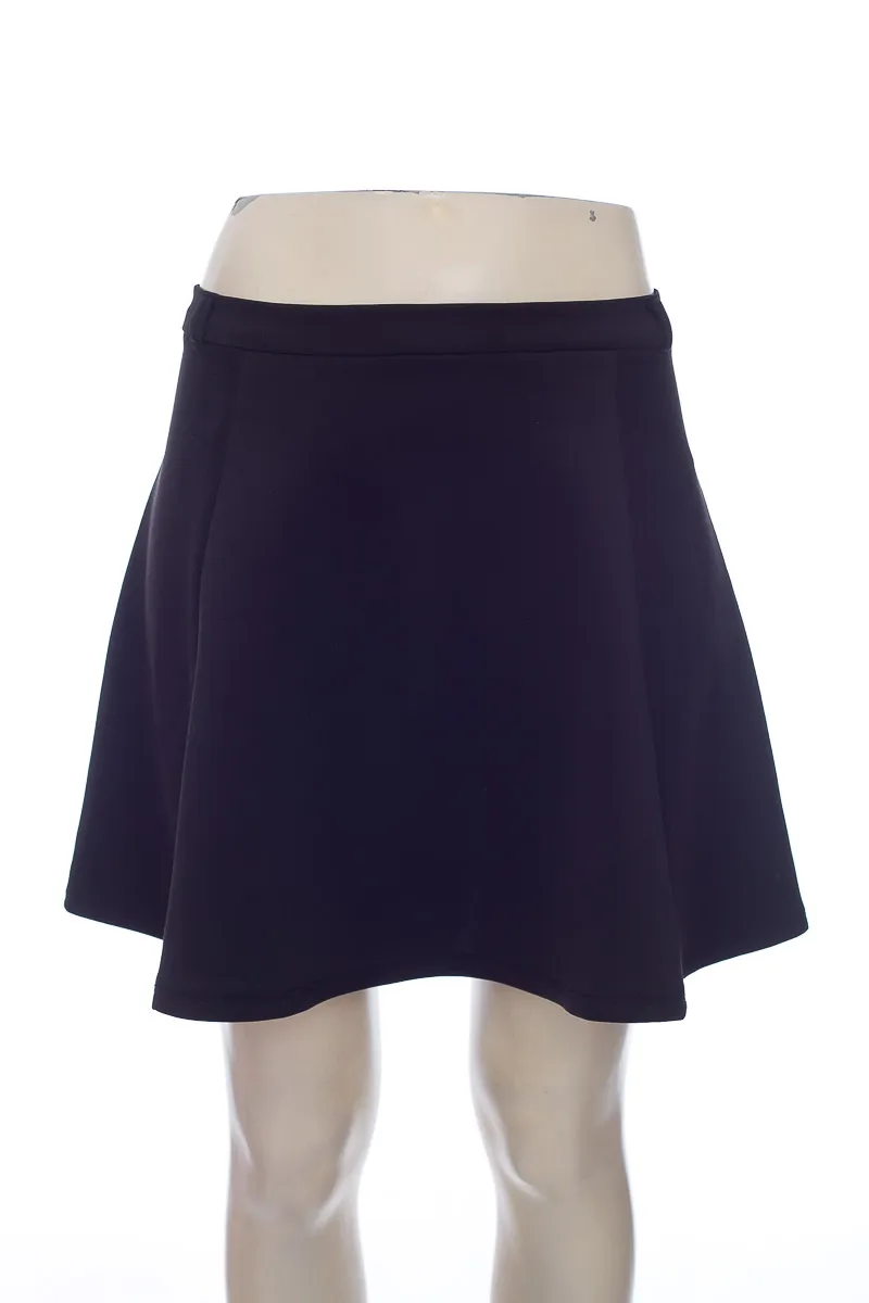 FALDA COLOR NEGRO  STRADIVARIUS