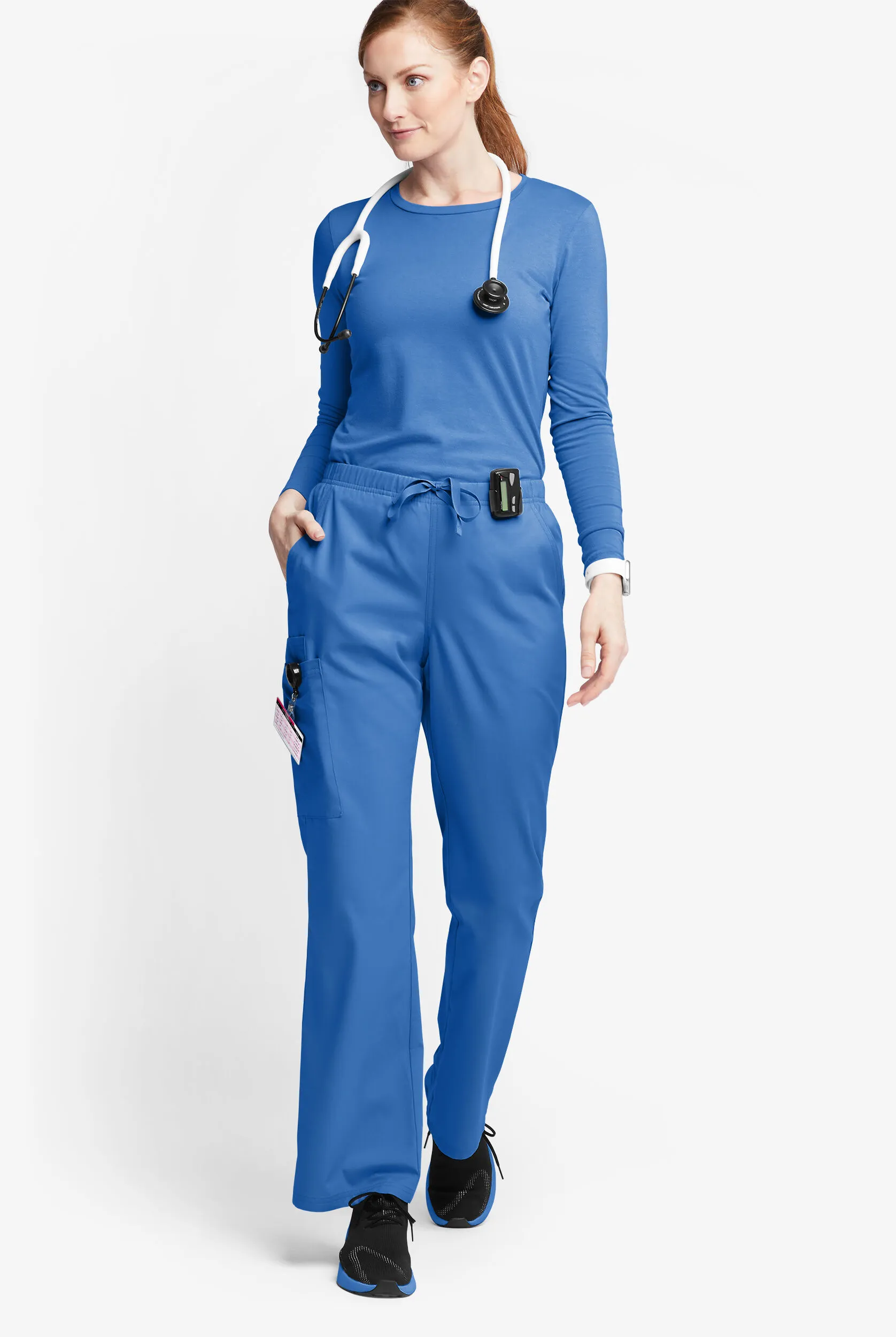 PANTAL&OACUTE;N M&EACUTE;DICO BUTTERSOFT ORIGINALS DE TIRO MEDIO CON PIERNAS ACAMPANADAS Y 6 BOLSILLOS PARA MUJER