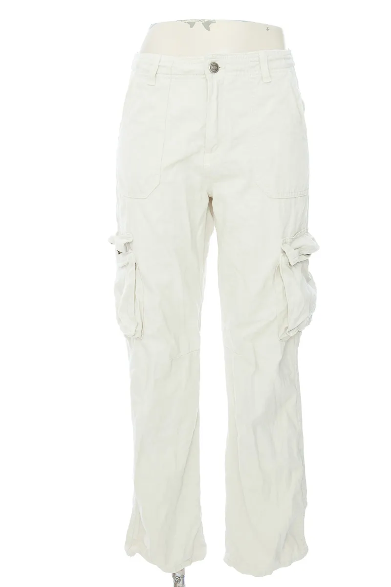 PANTALóN COLOR BEIGE  STRADIVARIUS