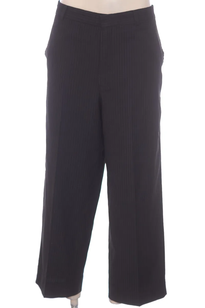 PANTALóN COLOR NEGRO  DCALIDAD