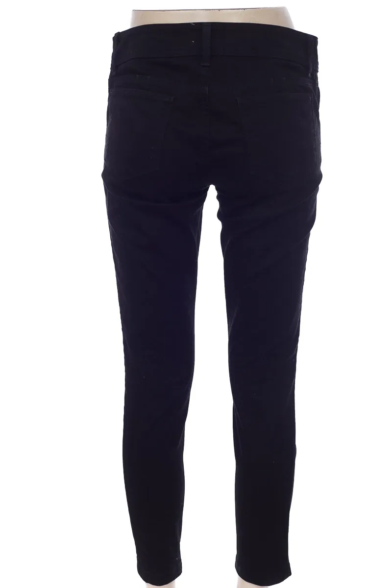 PANTALóN COLOR NEGRO  LEONISA