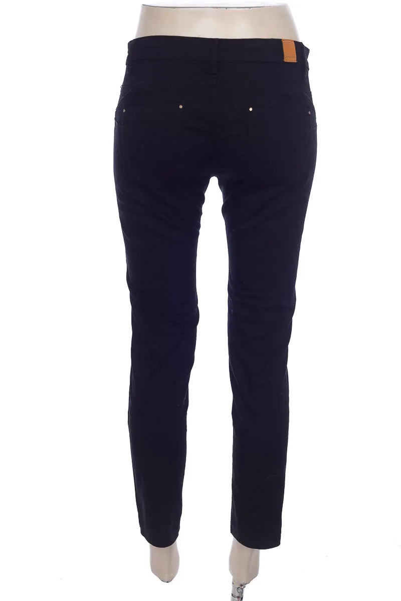 PANTALóN COLOR NEGRO  STRADIVARIUS