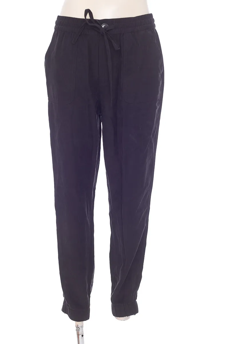 PANTALóN COLOR NEGRO  TAHARI