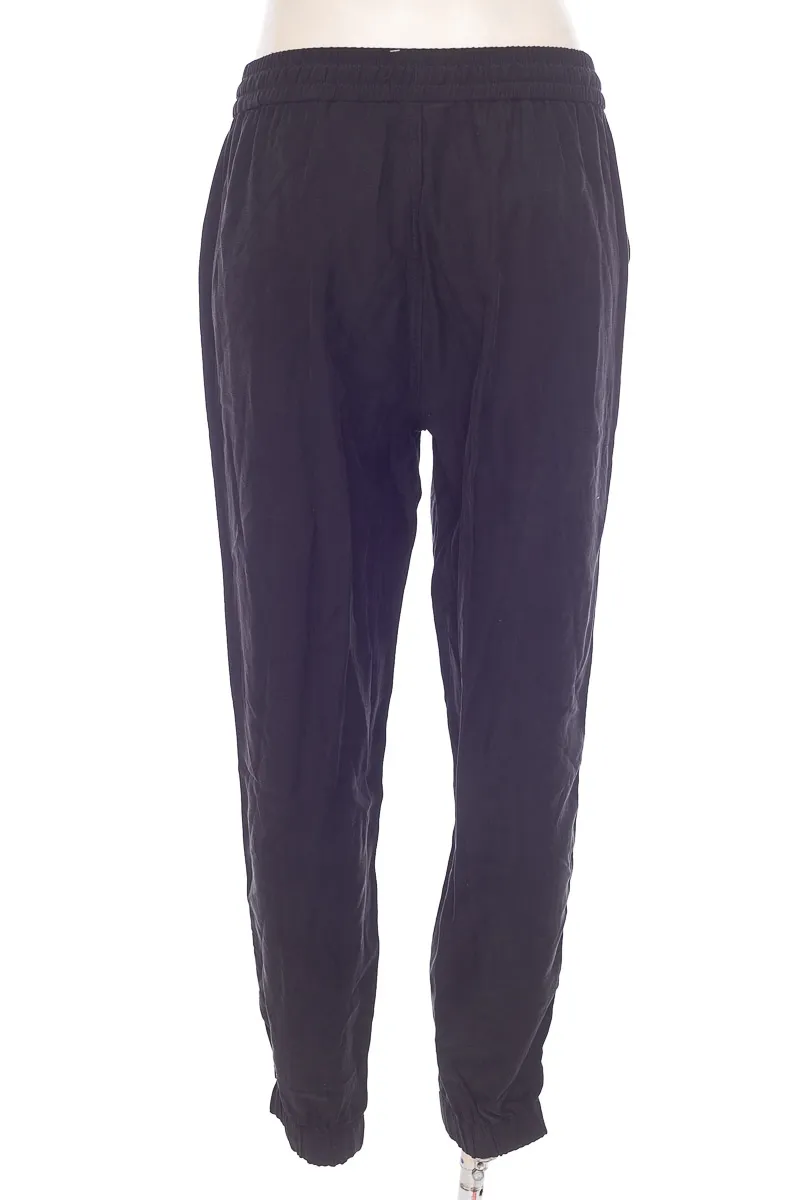 PANTALóN COLOR NEGRO  TAHARI