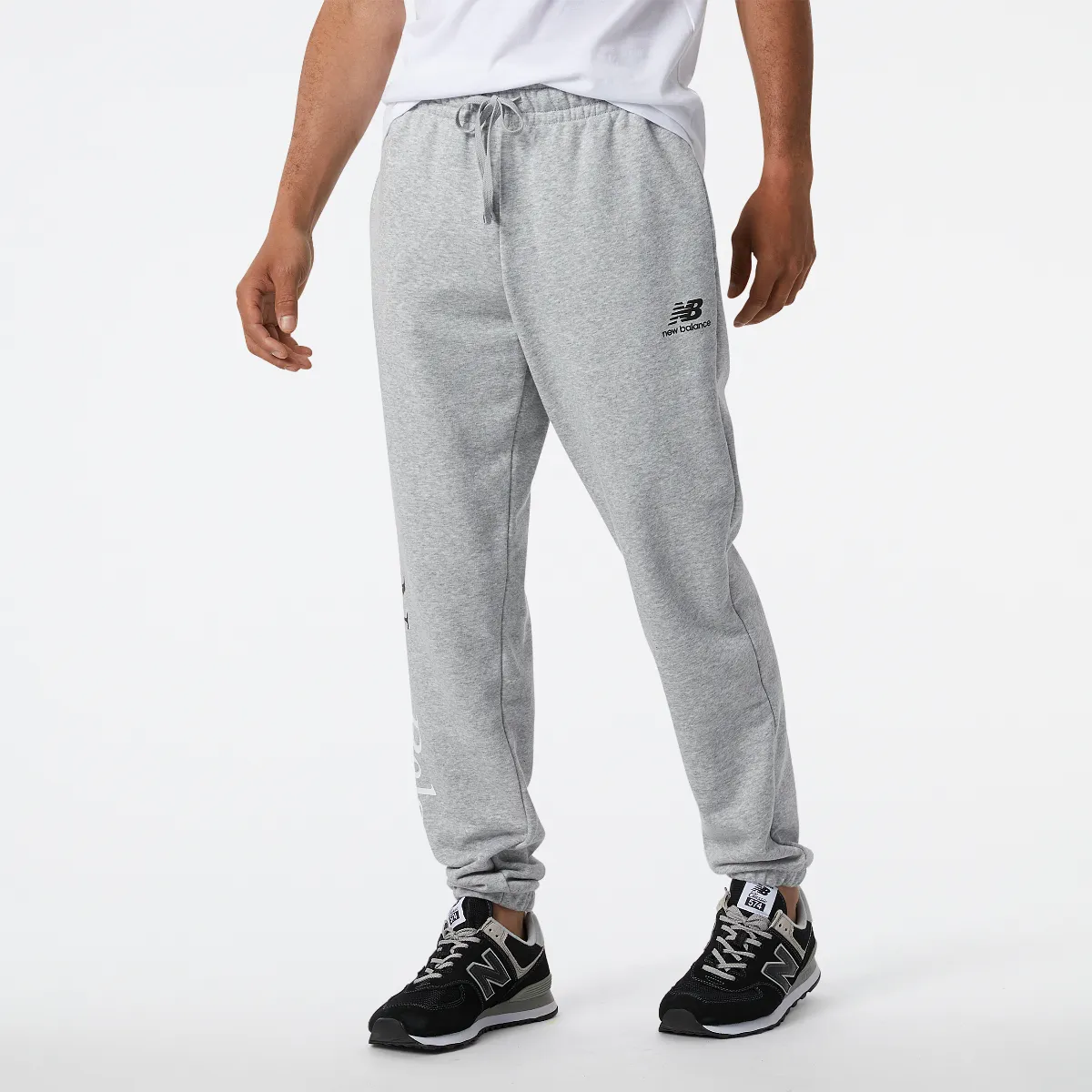 Pantalón Jogger Hombre New Balance Essentials Celebrate Gris