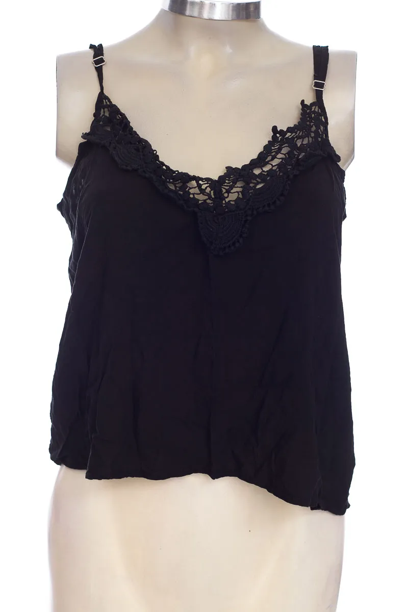 TOP / CAMISETA COLOR NEGRO  COLOR BLUE